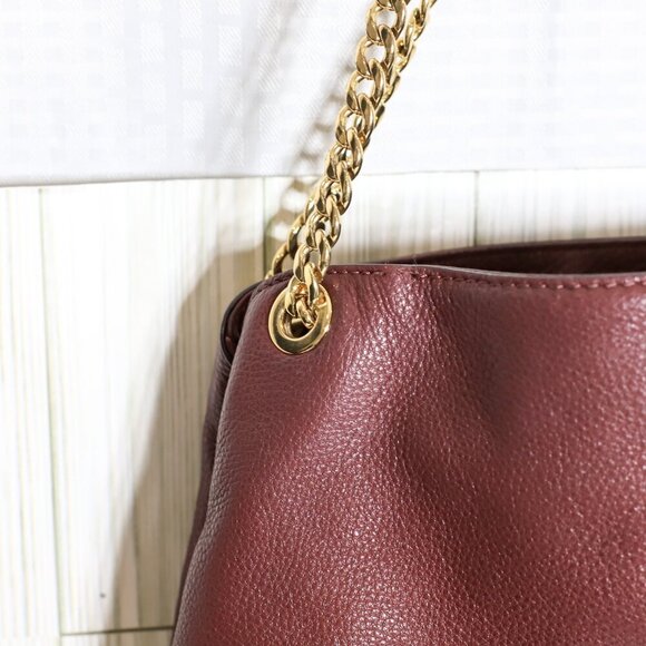 Michael Kors triple compartment deep burgundy leather multi-pocket/zip purse - Picture 4 of 16